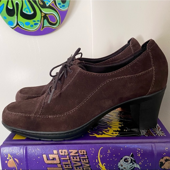 Clarks Leather Heeled Suede Oxford Ankle Booties - Picture 6 of 10